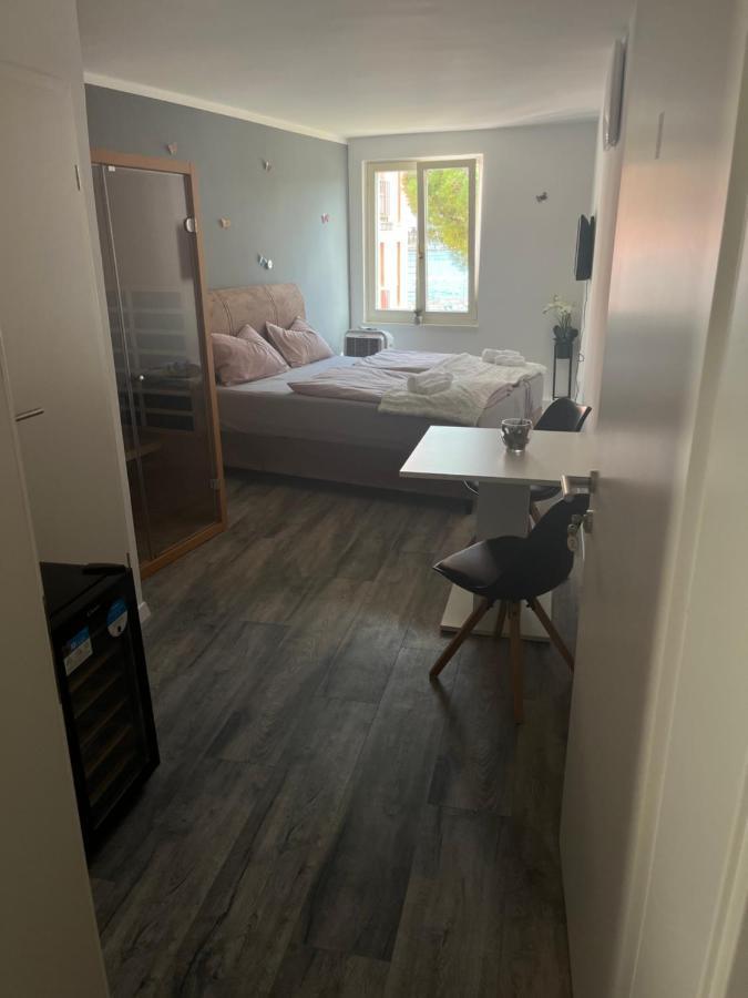 Zimmer Umago Esterno foto
